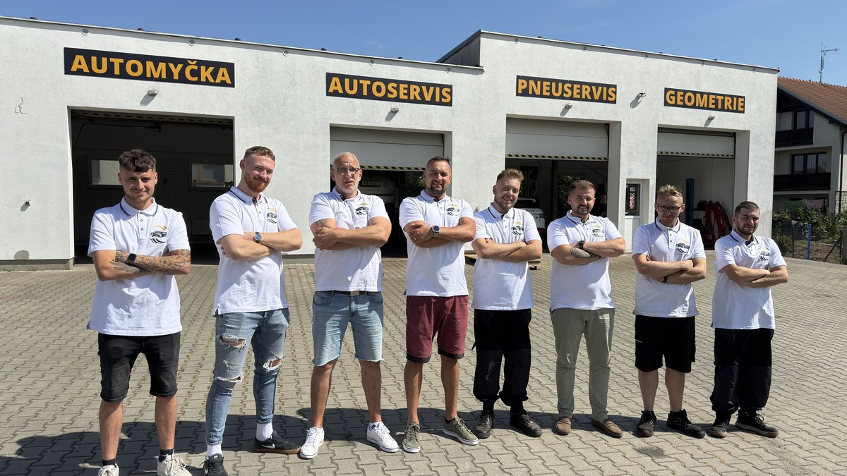 Tým Autoslužby Ludgeřovice před servisem – geometrie, pneuservis, diagnostika